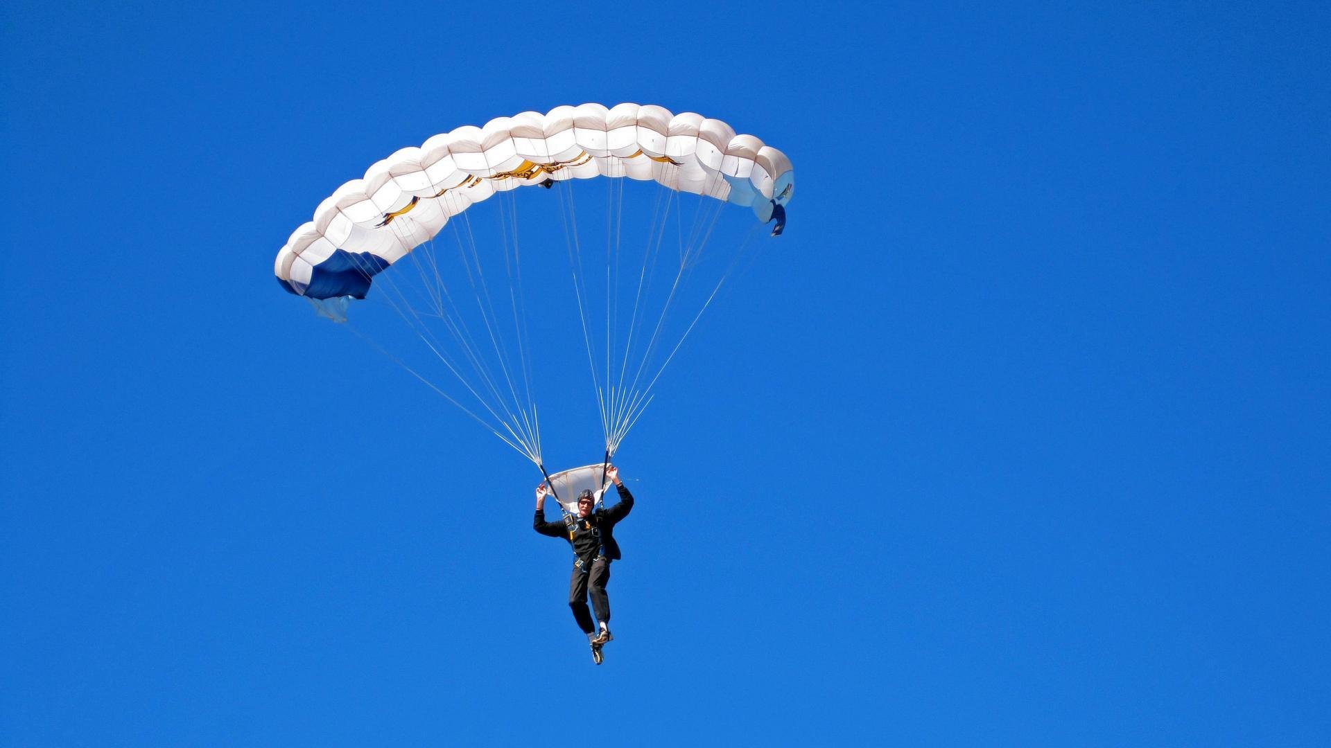 未来联盟：多元化、多文化交融的篮球新格局，未来联盟门面